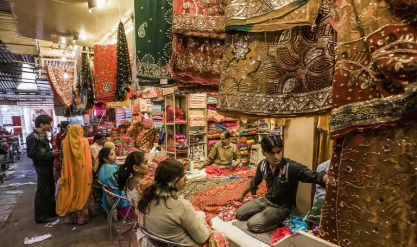 What to Buy in Jaipur: Famous Markets and Authentic Souvenirs